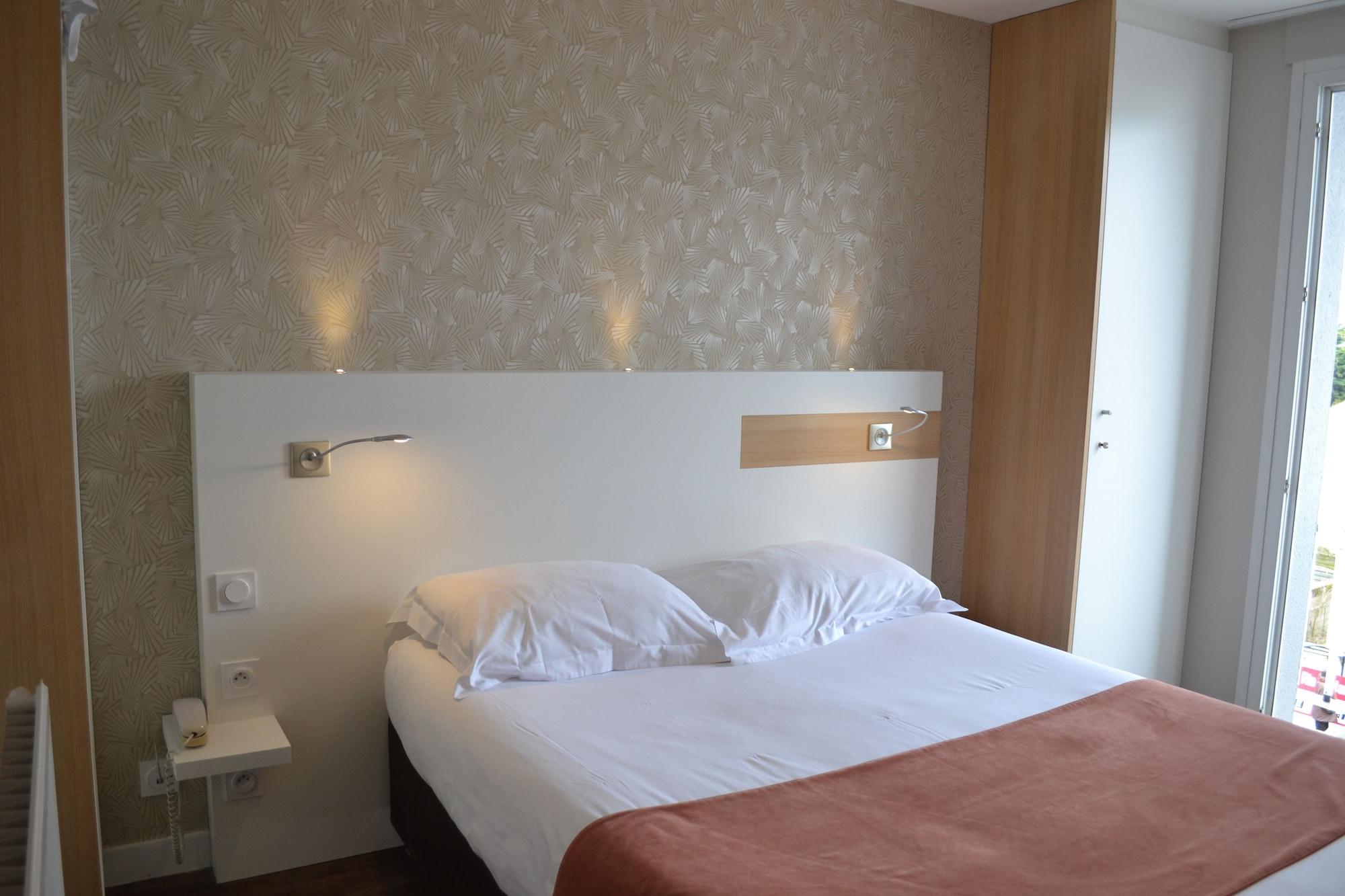 Brit Hotel Les Alizes ポルニック エクステリア 写真