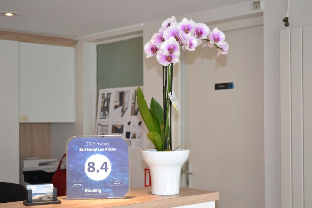Brit Hotel Les Alizes ポルニック エクステリア 写真