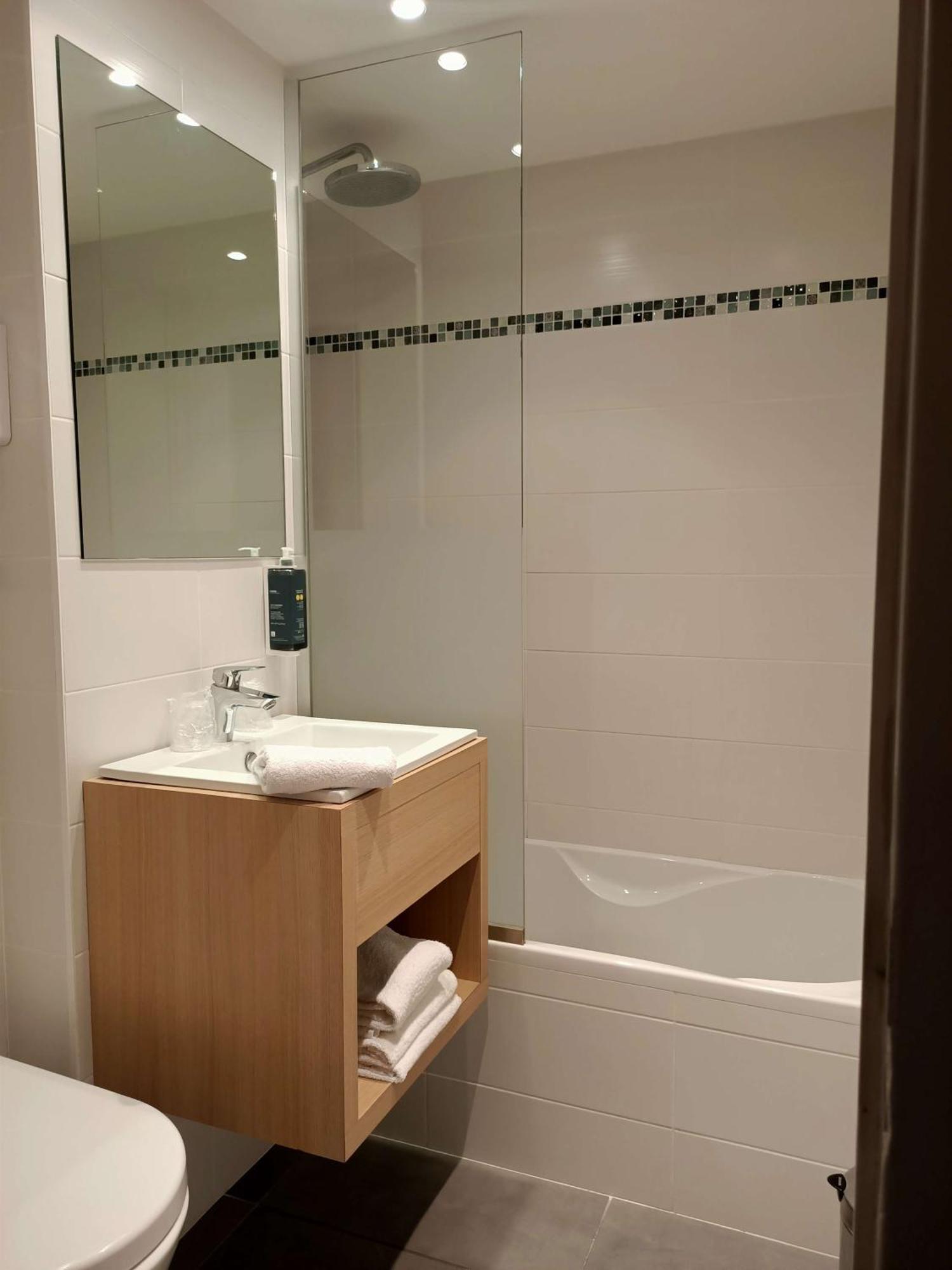 Brit Hotel Les Alizes ポルニック エクステリア 写真