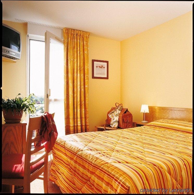 Brit Hotel Les Alizes ポルニック エクステリア 写真