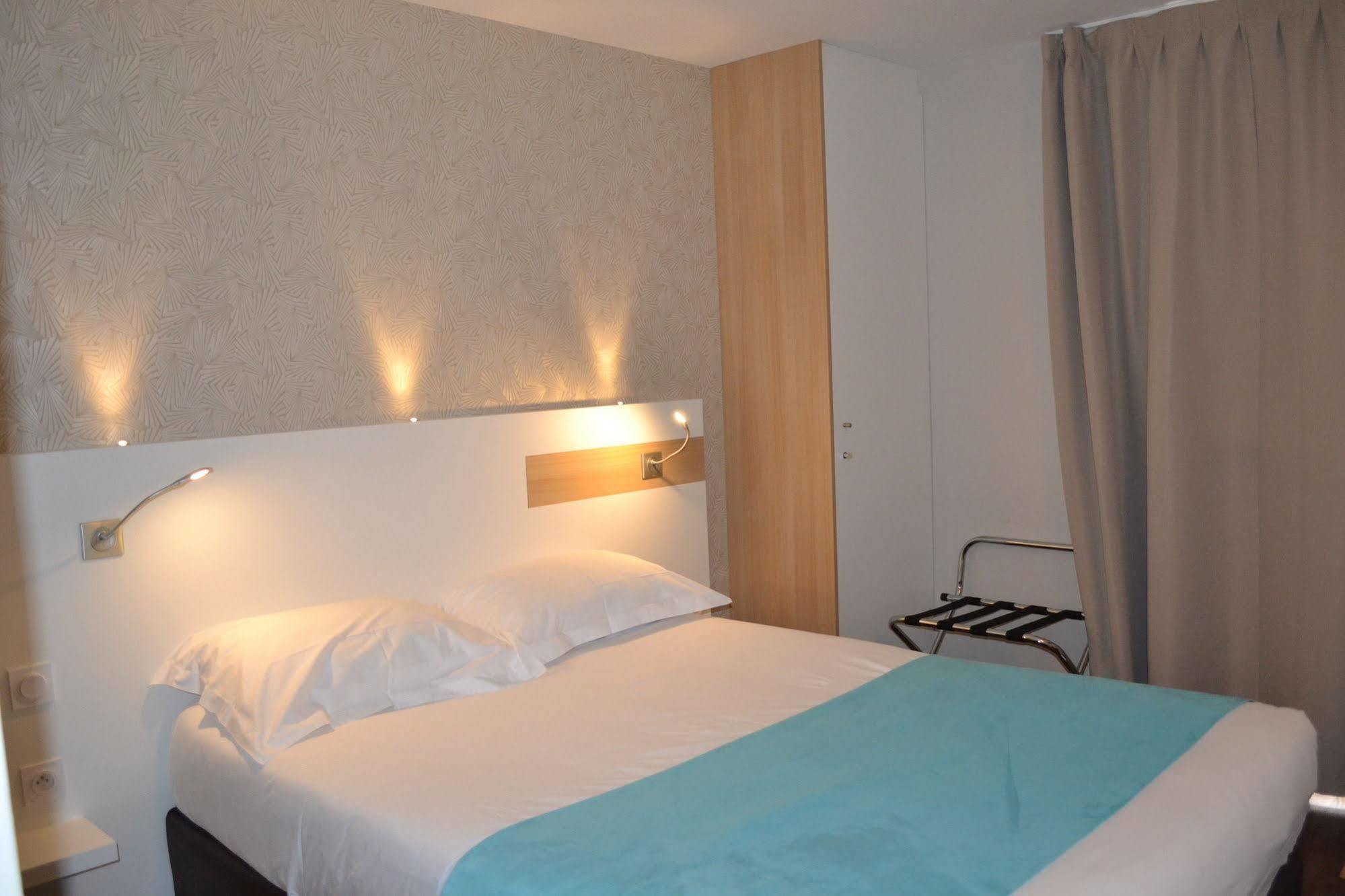 Brit Hotel Les Alizes ポルニック エクステリア 写真