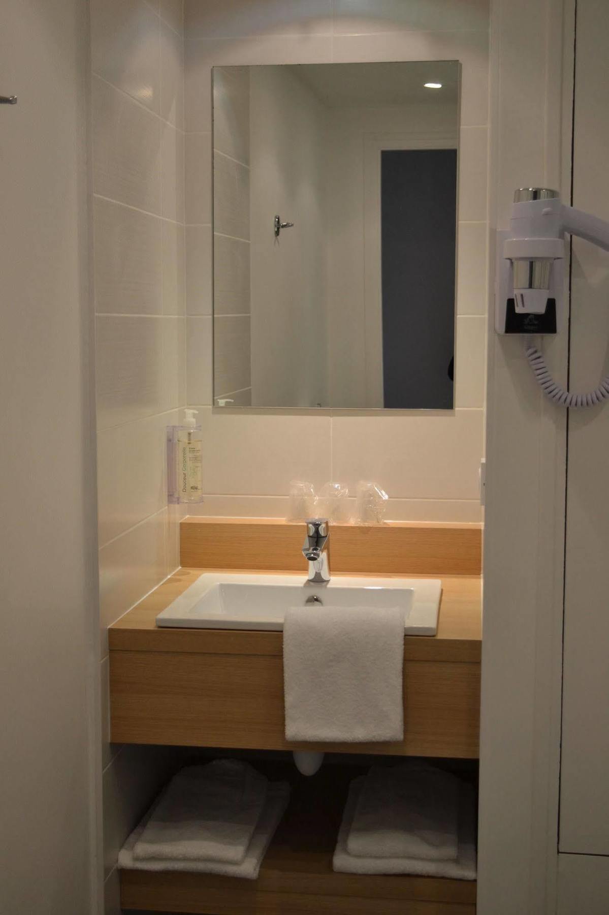 Brit Hotel Les Alizes ポルニック エクステリア 写真